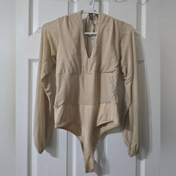 Guess Neutral Beige Mesh Bodysuit, Ruched Back, Sheer Sleeves, Deep V-Neck, EUC! - Picture 2 of 15